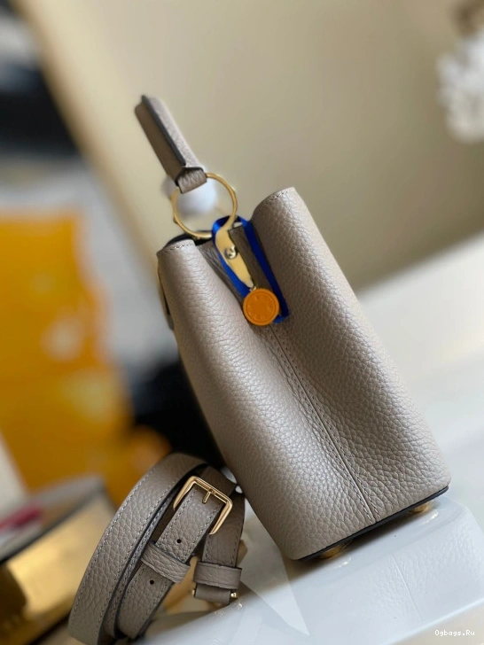 BB LOUIS CAPUCINES VUITTON 0127